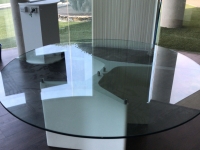 Mesas y muebles